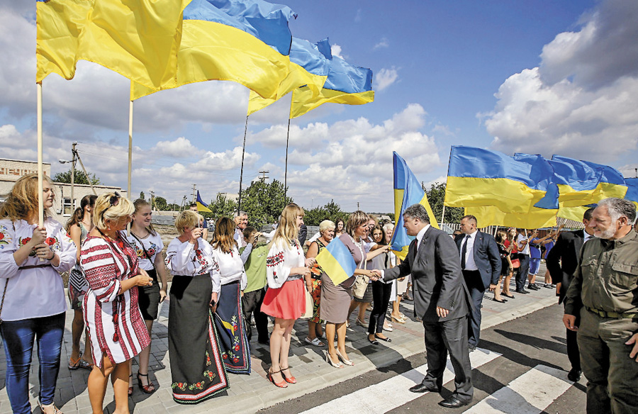 Маріупольці вкотре довели, що їхнє місто справді українське! Фото з сайту president.gov.ua