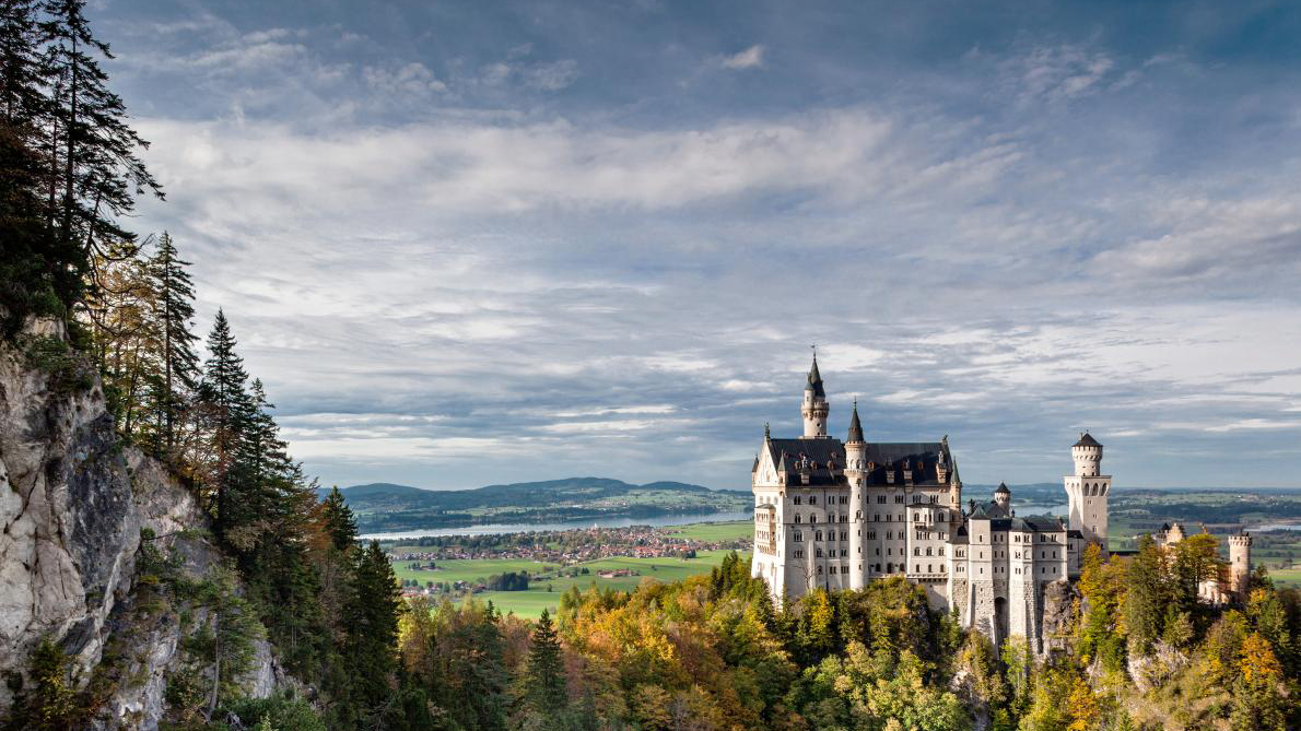 Замок Нойшванштайн у сонячному промінні, Баварія, Німеччина