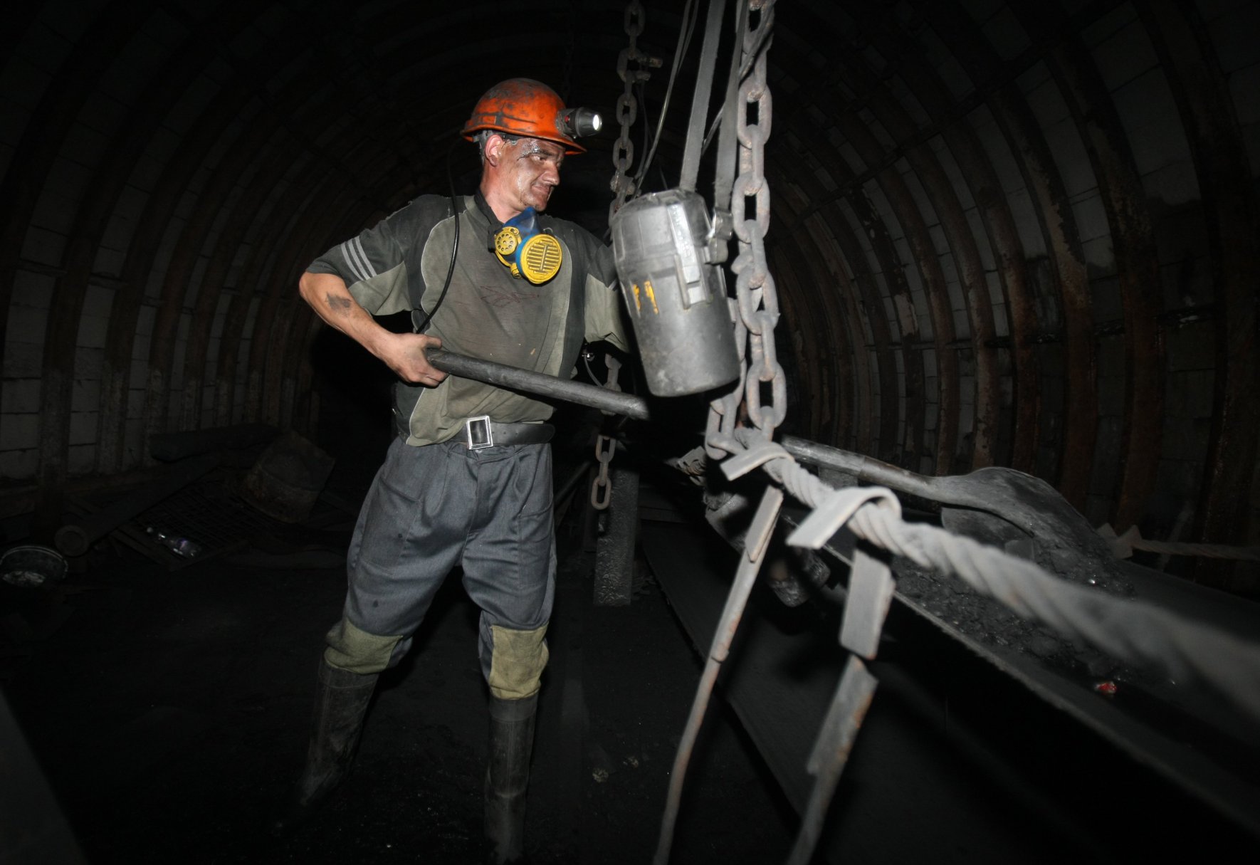 Зношеність обладнання шахт збільшує собівартість продукції. Фото УНIAН