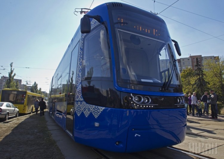 Польський трамвай виробництва компанії Pesa у Києві. 