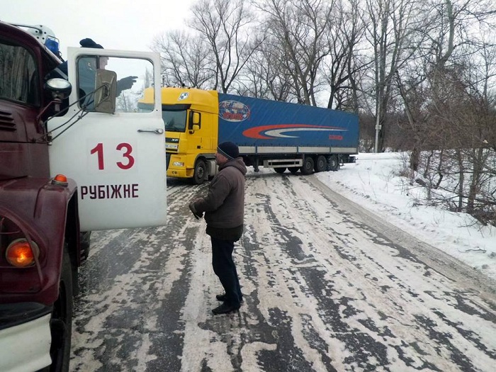 Допомога прийшла вчасно.Фото надане відділом зв'язків з громадськістю ДСНС у Луганській області.