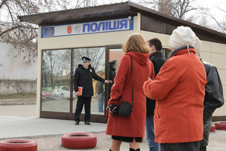 Громадяни можуть у будь-який час звернутися по допомогу до поліцейської станції. Фото прес-служби Одеської міськради