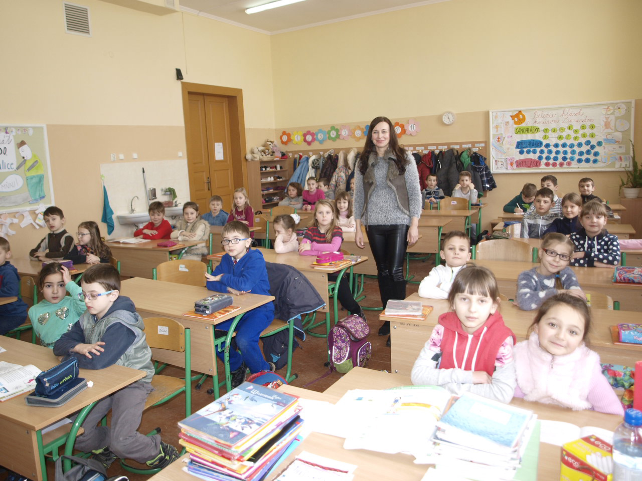 Учителька зі Словаччини Світлана Сурова веде урок у 2 класі. Фото автора