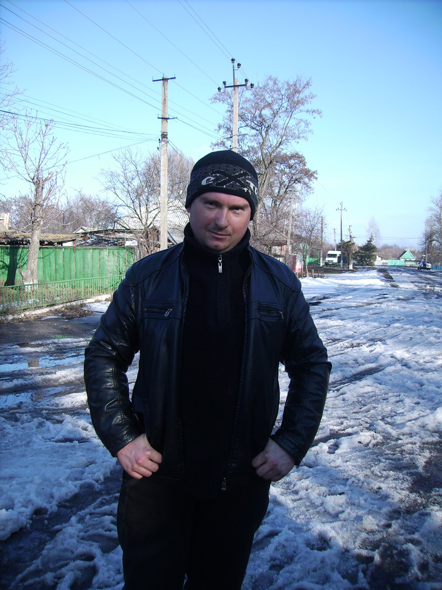 Тракторист Сергій майже три роки тому переїхав з Мирної Долини і тепер став справжнім невчанином. Фото автора