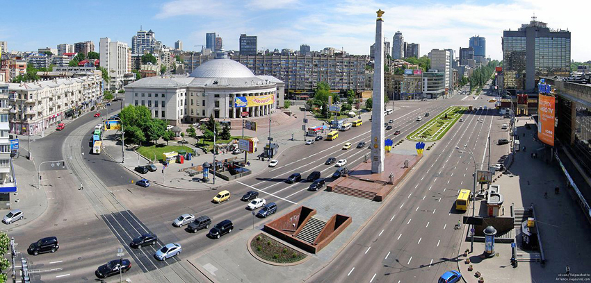 Помпезність святкувань і велич монументів мали маскувати жорстокість і некомпетентність радянських вождів, з вини яких всенародна Перемога стала пірровою. Фото надане автором