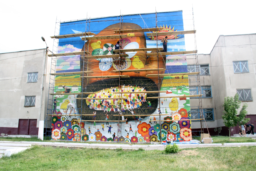 Цей стінопис стане окрасою школи і всього міста. Фото надані міськрадою Маріуполя