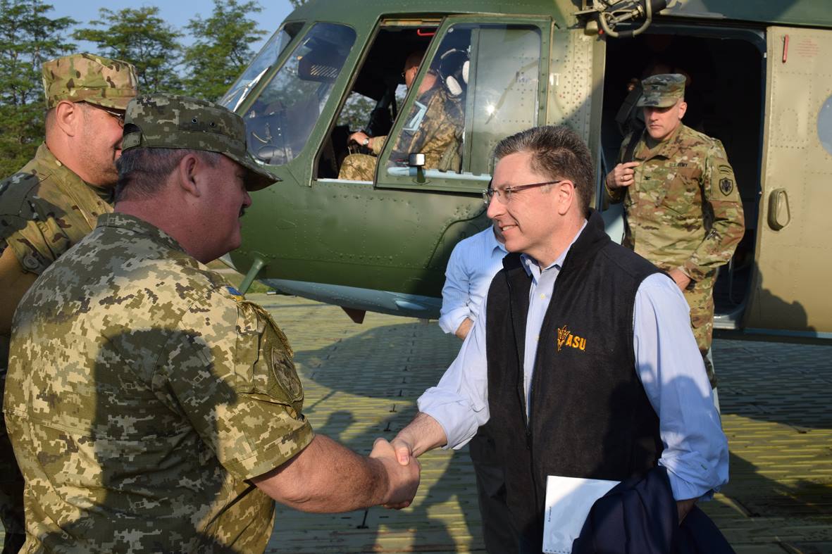 В Авдіївці спецпредставник США зустрівся з українськими військовими та представниками військово-цивільної адміністрації. Фото з сайту facebook.com-ato.news