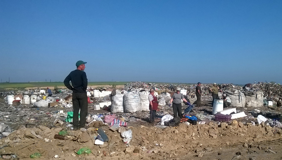 Звалище в Херсоні — найбільше місце приймання твердих побутових відходів в області. Фото з сайту kherson.life