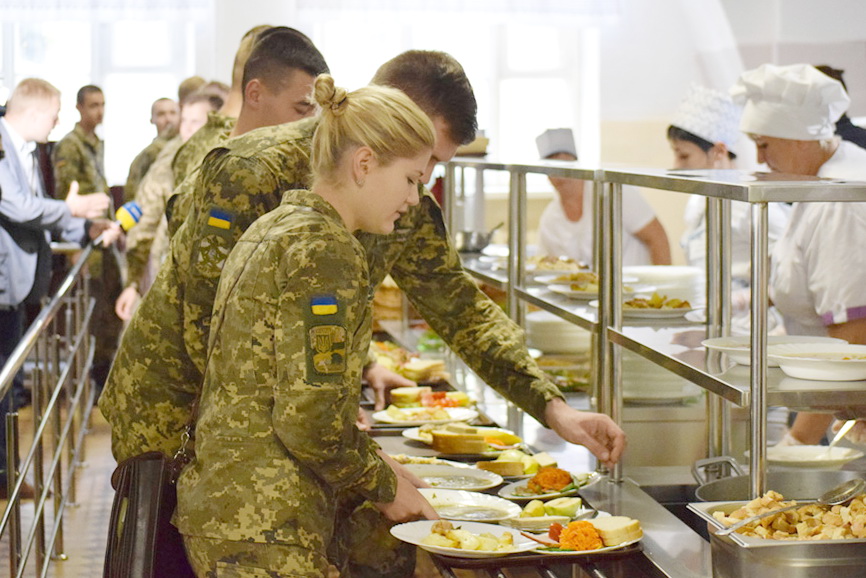 У наступні два роки всі військові частини переведуть на таку систему харчування. Фото з сайту mil.gov.ua