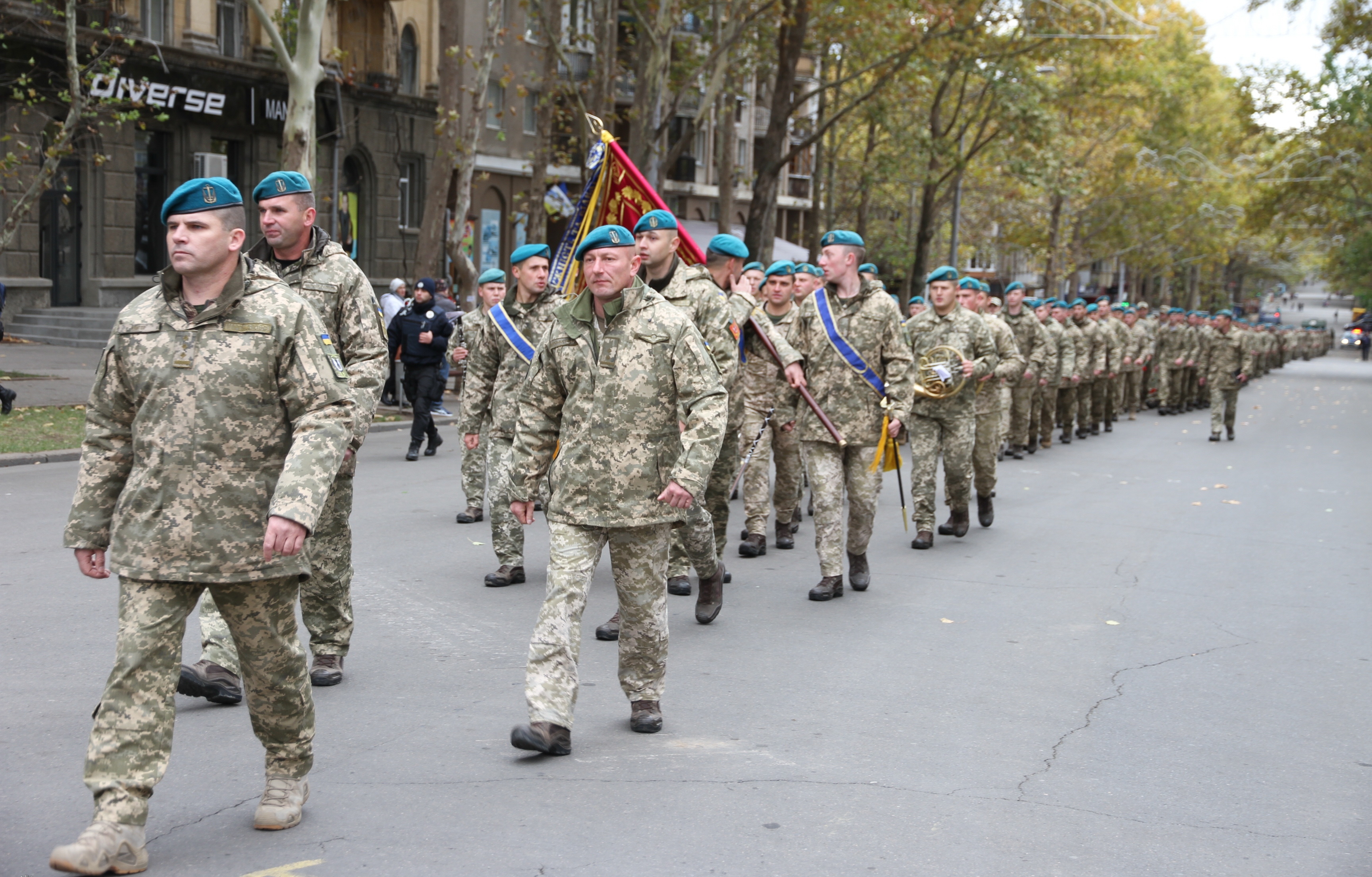 Морські піхотинці пройшли урочистою ходою Миколаєвом. Фото надане автором
