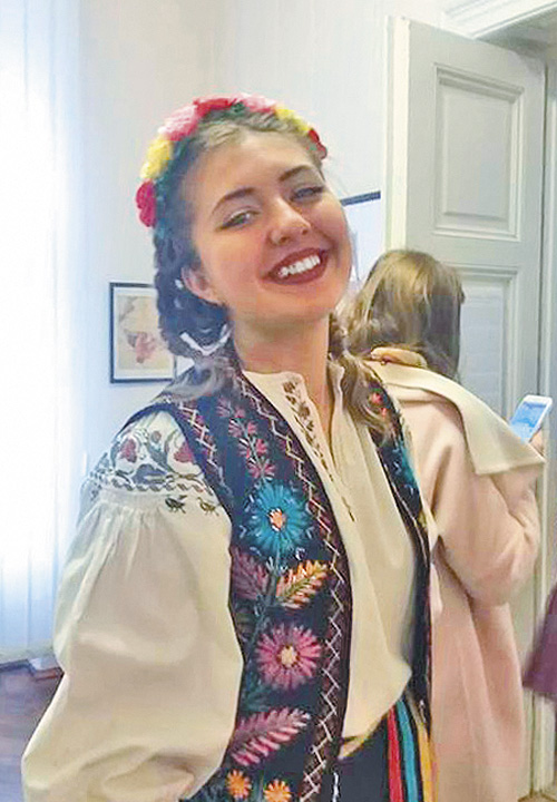 Вишиванки личать кожному. Фото з сайту управління культури, національностей та релігій Луганської ОДА