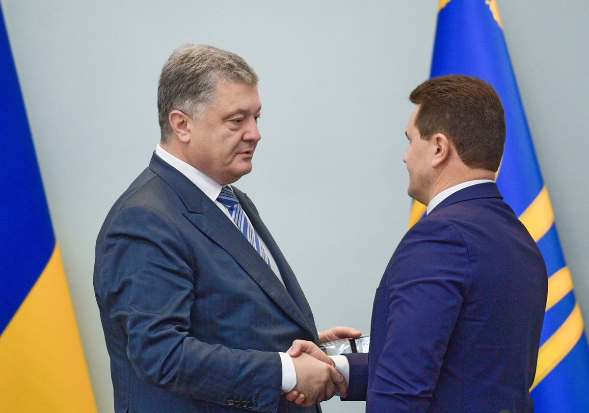 Новому голові Черкаської ОДА Олександрові Вельбівцю глава держави доручив особисто проконтролювати забезпечення теплом жителів Сміли. Фото president.gov.ua