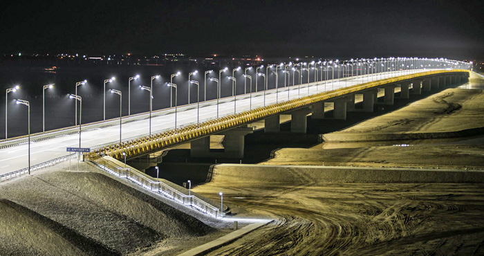 Цим автомобільним мостом «Альтком» з’єднав у Туркменістані два великі міста — Туркменобад і Фарап. Відтепер жителі цих населених пунктів добрим словом згадують шляховиків з України