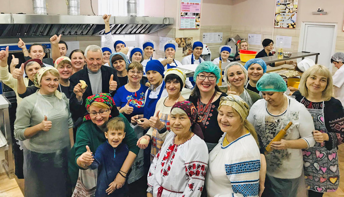 «Вареники для бійців зробили!» — кажуть матері. Фото надав автор
