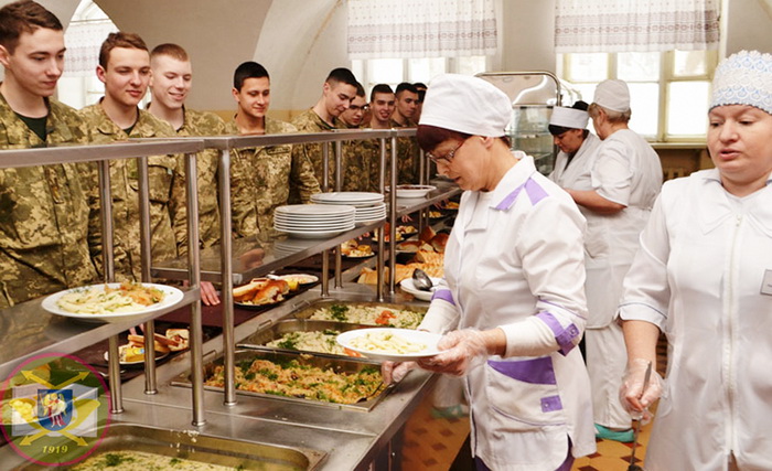 День італійської кухні у військових підрозділах потішив воїнів смакотою та увагою персоналу. Фото з cайту viti.edu.ua