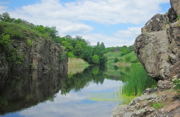 Тясминський каньйон чекає туристів та дослідників. Фото з сайту zruchno.travel