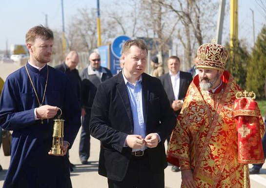 Відбулася передача Благодатного вогню на адміністративній межі. Фото надане автором