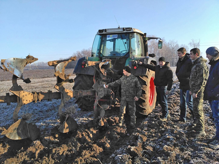 Агровиробники активно долучаються до підготовки молодих працівників. Фото з сайту facebook.com./LysianskiyLicey