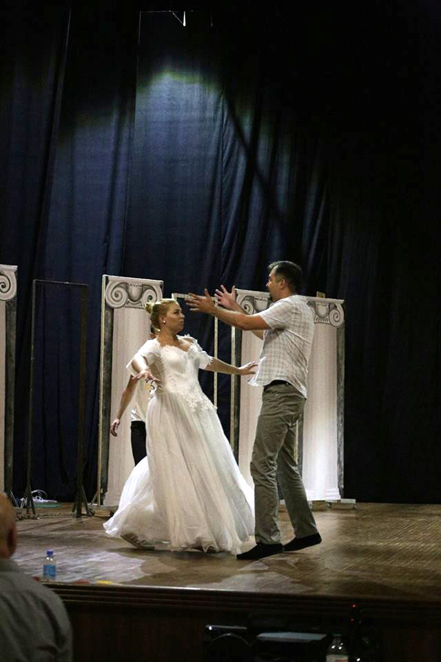 Виконавці оперних партій з натхненням готуються до прем’єри. Фото з сайту Луганської ОДА