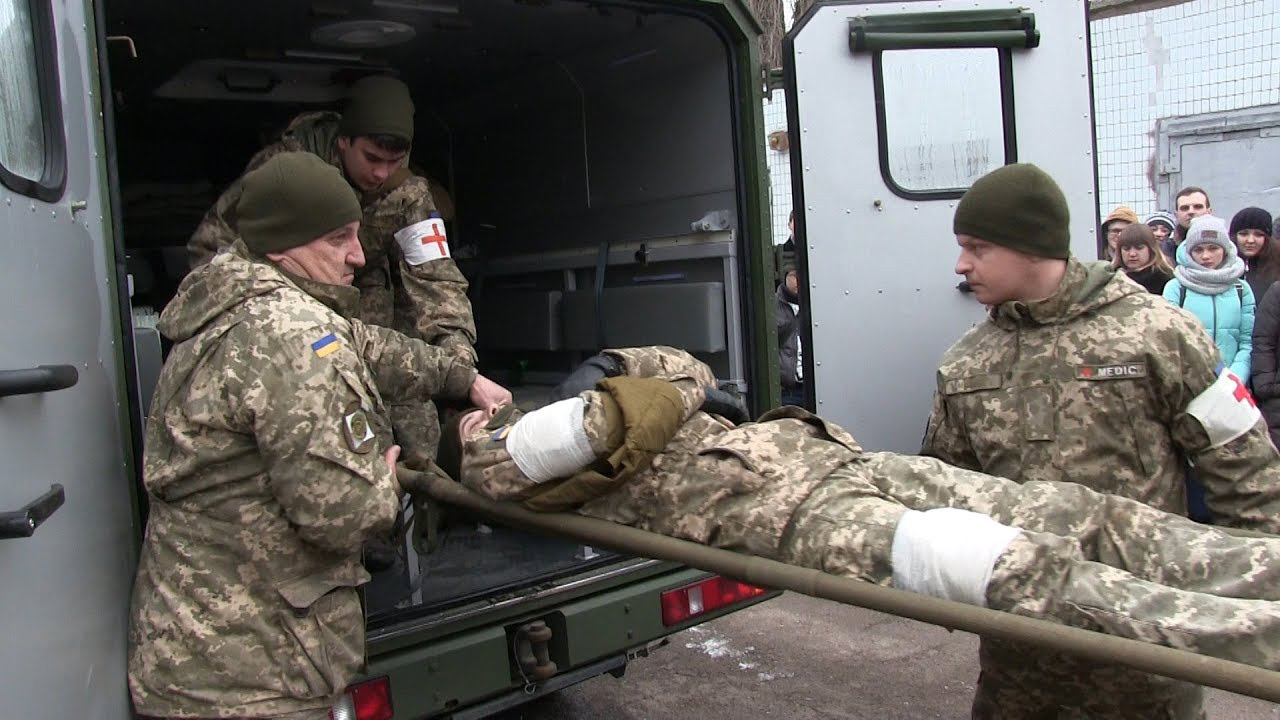 Військові медики готують студентів Луганського державного медуніверситету до майбутньої нелегкої роботи. Фото з youtube.com