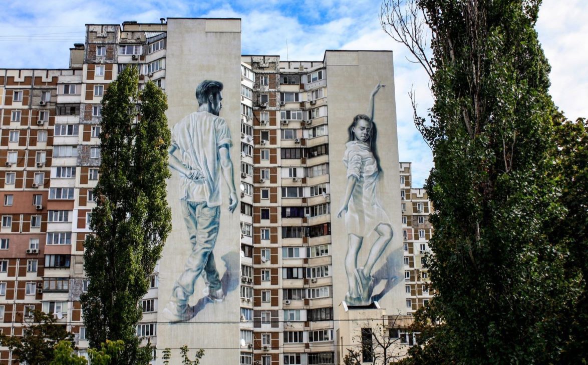 Танцююча пара. Адреса: пр. Героїв Сталінграда, 60