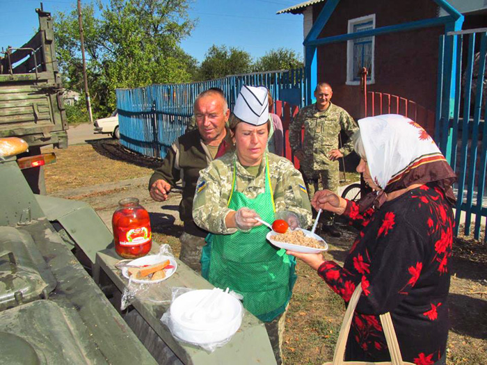 Цього року свято села кримчанам допомогли провести військові. Фото із сайту Луганської ОДА