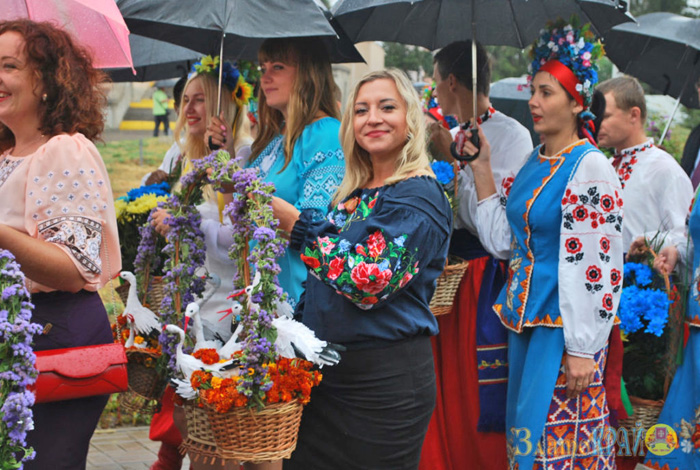 Так крокували вулицями міста учасники фестивалю. Фото з сайту zolotonosha.ck.ua