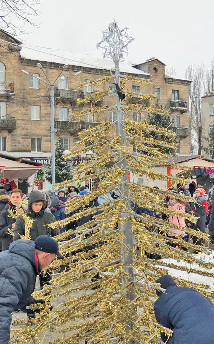 На ялинці — 5 тисяч дзвоників