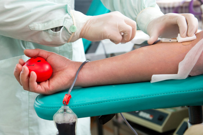 Щоб допомогти хворому, здайте кров. Фото з сайту ert.g