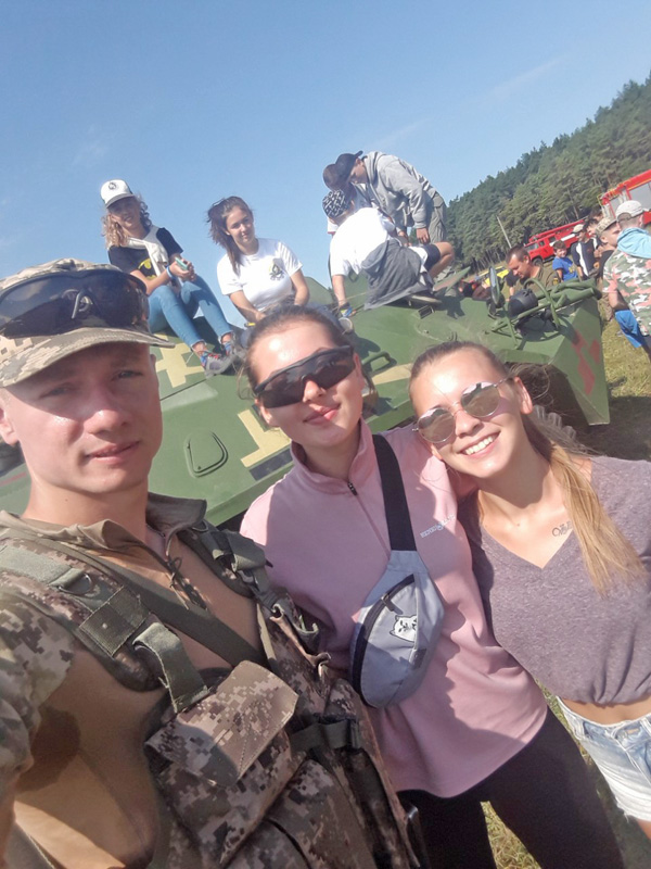 Свято зустрічі запам’ятають усі. Фото зі сторінки Об’єднаного центру цивільно-військового співробітництва у фейсбуці