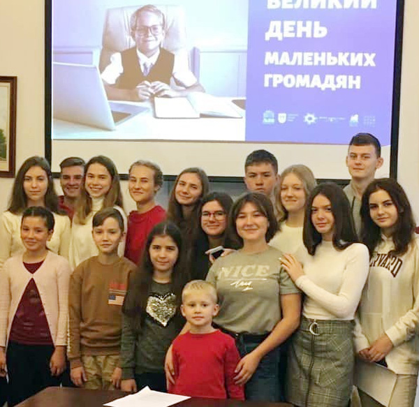 50 юних львів’ян долучилися до управління містом Лева в ролі посадовців мерії. Дітям сподобалося! Фото з сайту 032.ua