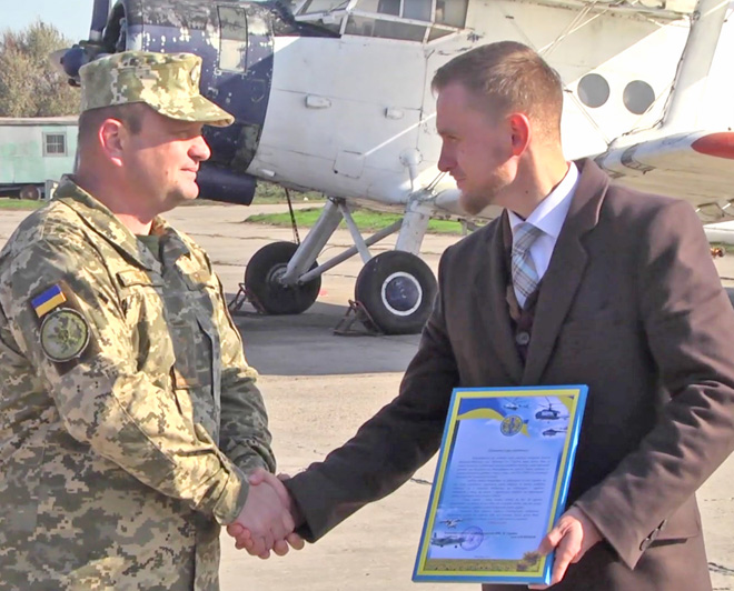 Заступник командувача ВМС ЗСУ з авіації Ігор Бедзай щиро вдячний Єгору Шишкіну за такий подарунок для авіабригади
