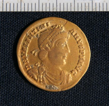 Золотий солідус імператора Валентиніана (аверс)