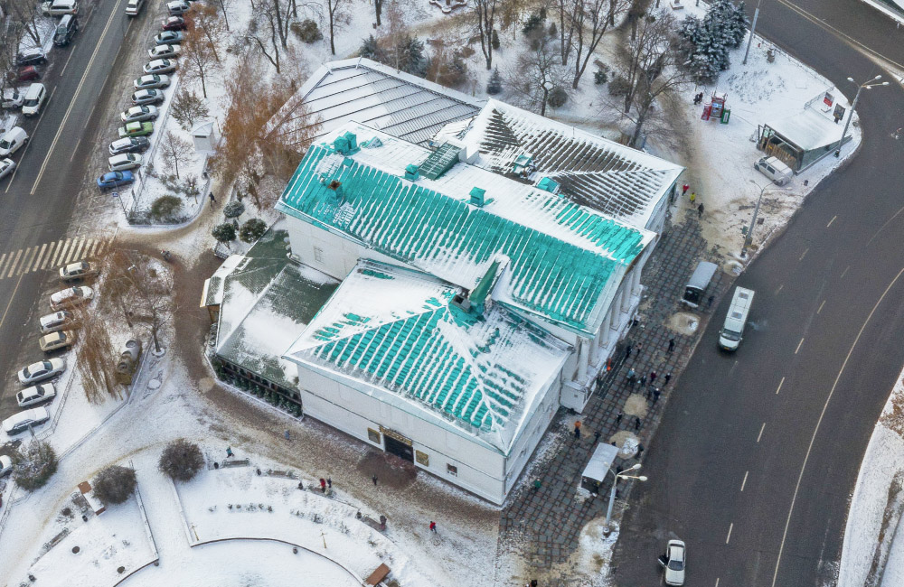 Колишній Будинок Дворянського зібрання з прибудовами з висоти пташиного польоту. Фото poltavaopen.com