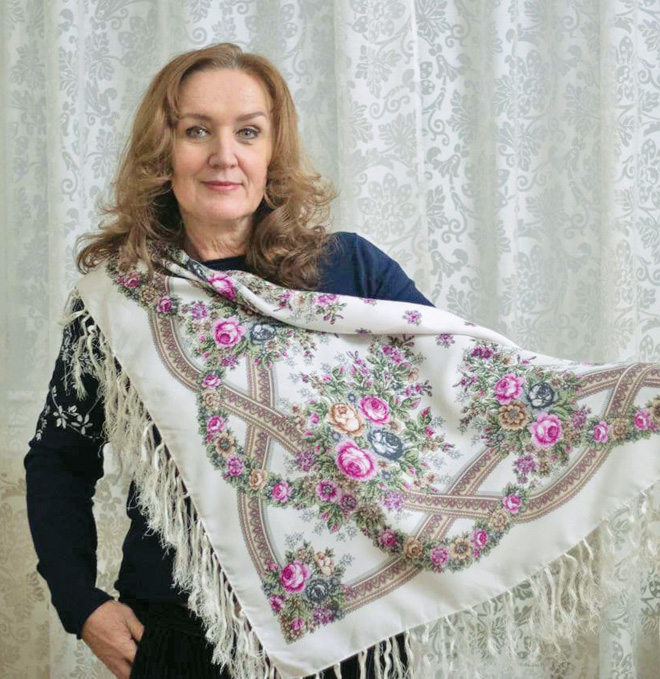 Заступник Рівненського міського голови авторка ідеї Галина Кульчинська до свята приготувалася добре. Фото з мережі Фейсбук