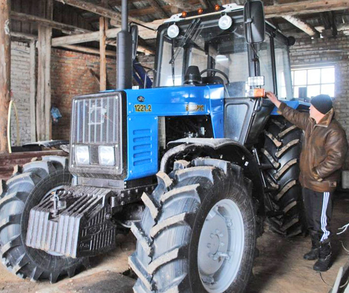 За інфраструктурні кошти, які надала держава для розвитку громади, придбали новий трактор. Фото з сайту kanos.com.ua