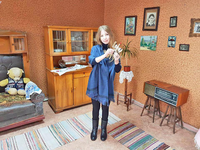 Лауреат національної премії «Коронація слова—2014» за лірику Вікторія Амеліна провела зустріч з жителями Луганщини. Фото з мережі Фейсбук