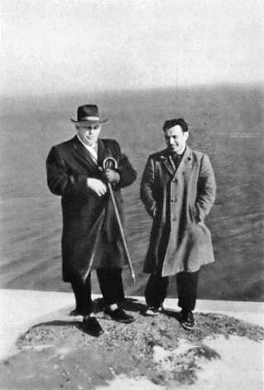 Олексій Коновал та Іван Багряний на березі Мічиганського озера у США (1959 рік). Фото надав автор