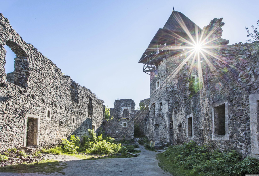 Невицький замок на Закарпатті залишиться привабливим для туристів. Фото з сайту ua-reporter.com