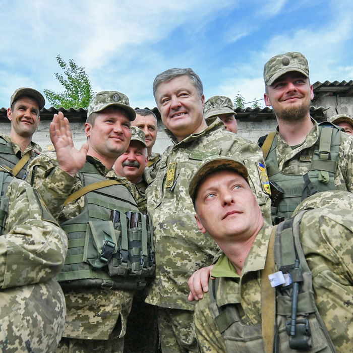 П’ятому Президентові не соромно перед військовими за роки своєї каденції. Фото з сайту president.gov.ua