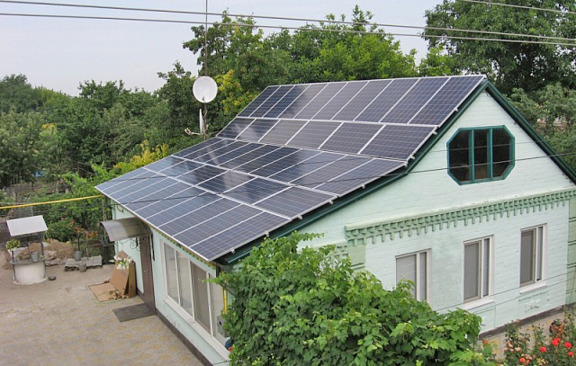 Сонячні панелі допомагають повністю забезпечити домогосподарство електроенергією. Фото з сайту ecotown.com.ua