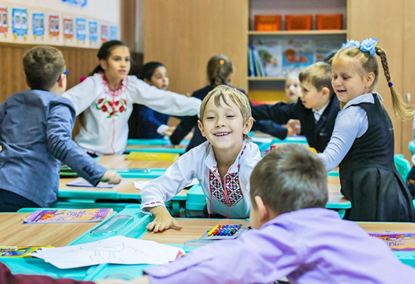 Найуспішніші практики мають бути поширені на всі українські школи. Фото з сайту khmelnytsky.com.ua
