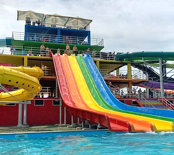 У Косино поряд з лікувальними басейнами для дорослих відкрили сучасний аквапарк для дітей. Фото з сайту pmg.ua