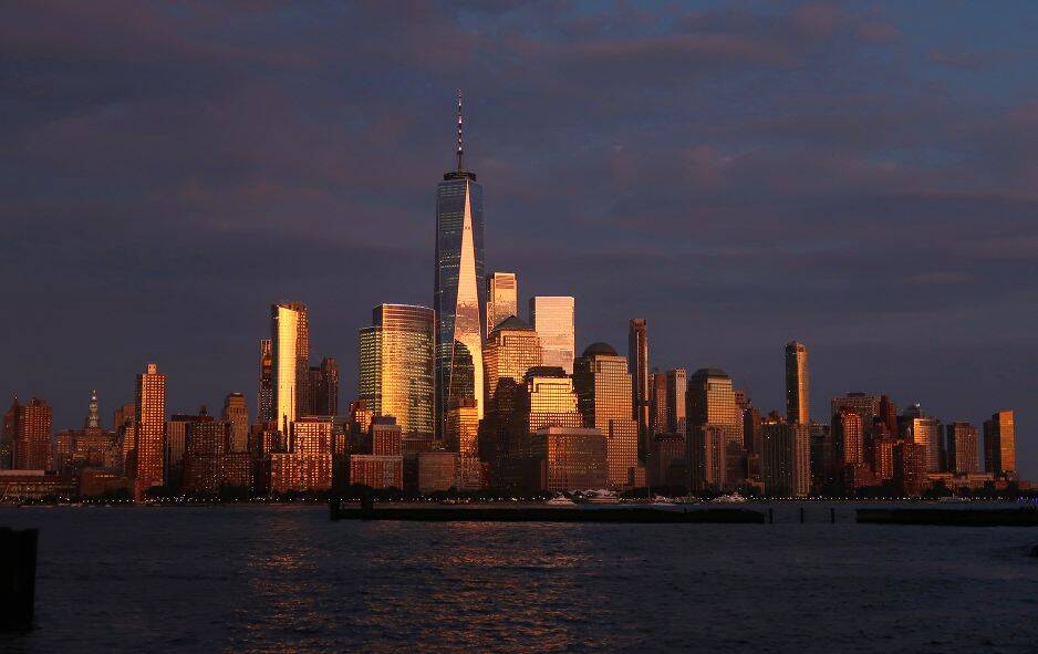 Будинки на  Манхеттені світиться золотом, коли заходить сонце в Нью-Йорку, 27 серпня 2019 року. FOX News 