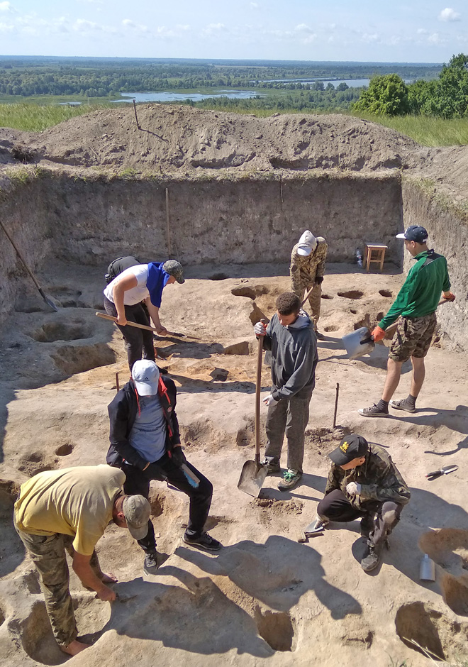 Городище під Путивлем на Сумщині здивувало археологів глиняними знахідками, зокрема цілими горщиками. Фото з сайту kultura.sm.gov.ua