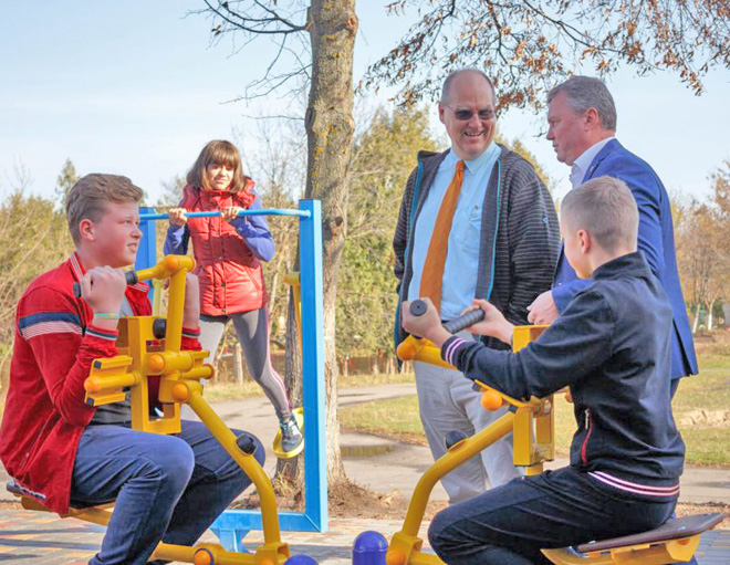 Старшокласники із Шумська (Тернопілля) дійшли думки, що успіх їхньої громади великою мірою залежить від кожного з них, бо вони її майбутнє. Фото з сайту fest.dytiatko.org.ua