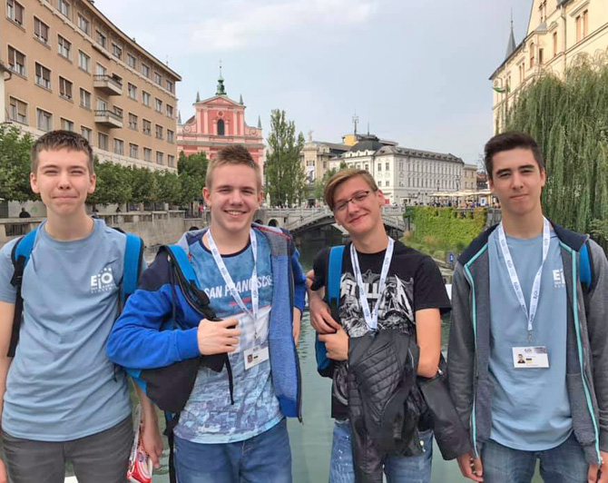 Члени збірної України — медалісти олімпіади. Фото надав автор