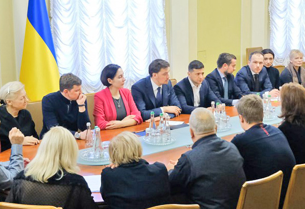 Держава надає всю необхідну допомогу сім’ям наших співгромадян, чиє життя обірвалося під Тегераном. Фото з сайту president.gov.ua