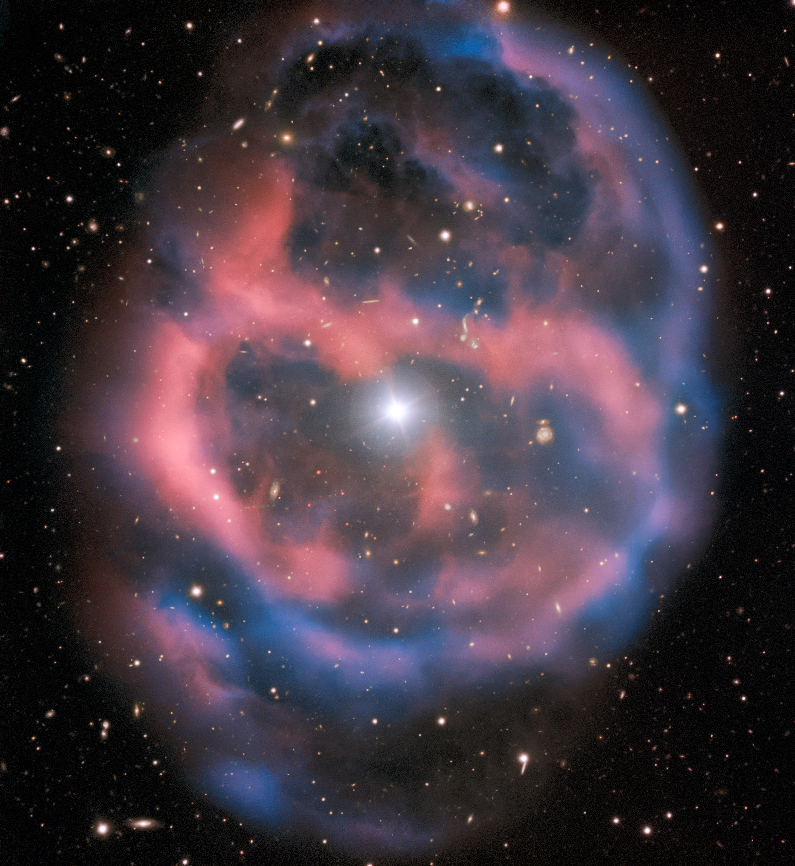 Планетарна туманність ESO 577-24 - «останній подих» вмираючої зірки. Credit: ESO