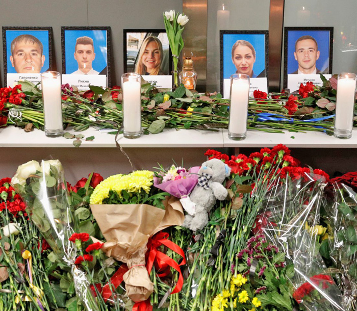В аеропорту «Бориспіль» вшановують пам’ять загиблого в Тегерані екіпажу українського «Боїнга». Фото з сайту nv.ua
